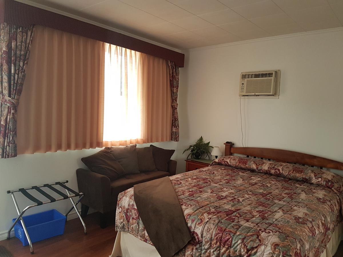 Flamingo Motel Кранбрук Экстерьер фото